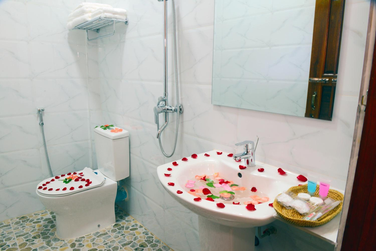 Bathroom 3, A Little Bit of BAGAN HOTEL, Myingyan