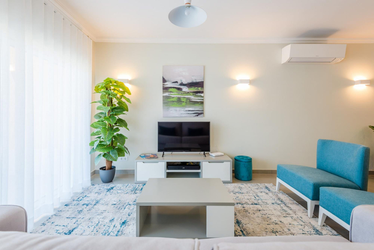 Room 3, Casa Estrella at Bayview Village, Lagos