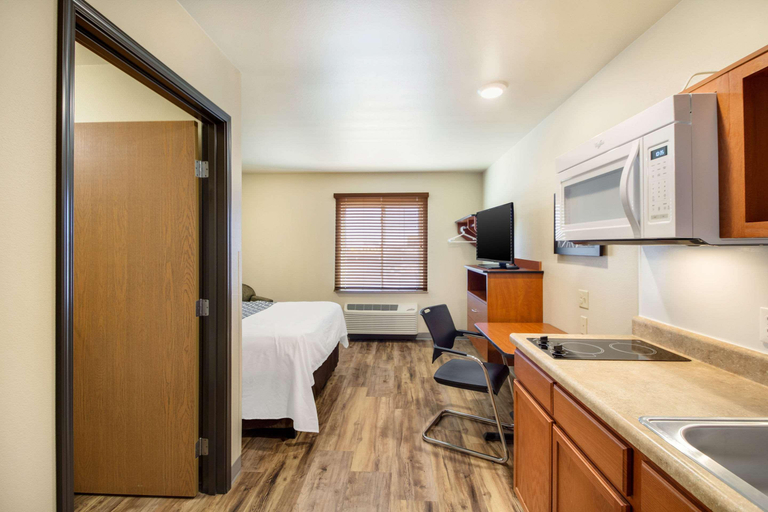 Others 5, Econo Lodge Burlington, Kit Carson