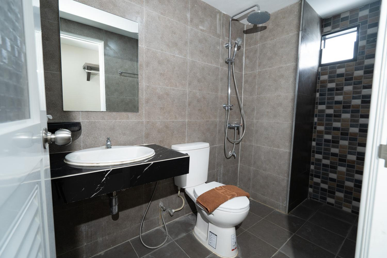 Bathroom 4, We resident Hotel, Hat Yai