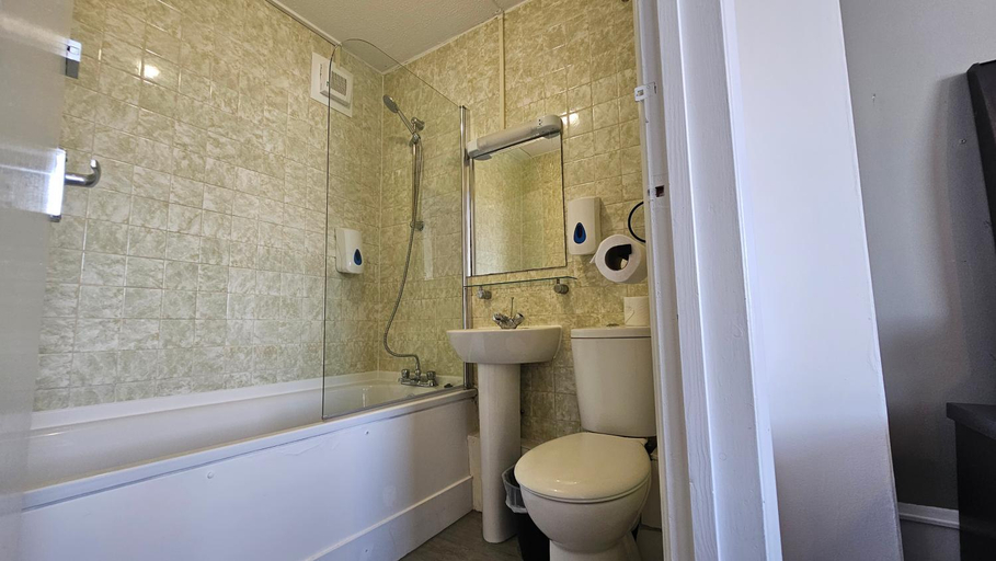 Bathroom 4, The Strand Hotel, East Sussex