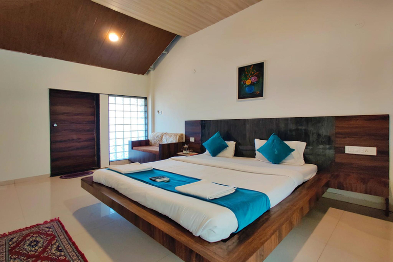 Bedroom, Strawberry Land Resort, Satara