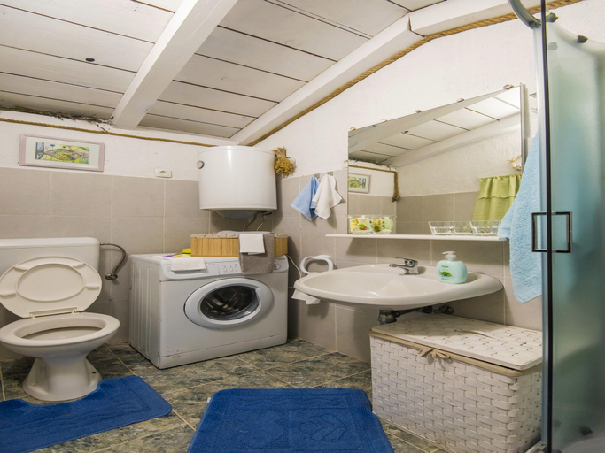 Bathroom 4, Holiday Home near Adriatic Sea and Krka Falls, Benkovac