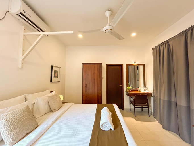 Bedroom 2, Coral Nest by Blue Bird, Negombo