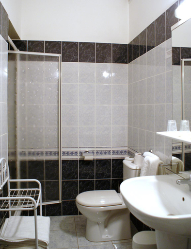 Bathroom 4, Bergerie du Chateau - Lacapelle Marival, Lot