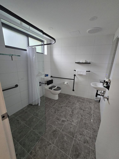 Bathroom 4, Parkview Motor Inn, Parkes