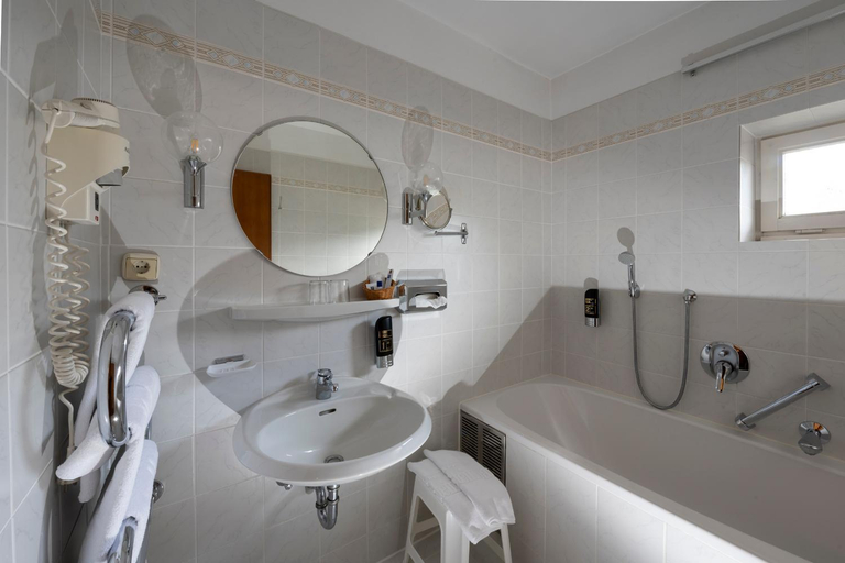 Others 4, Steinbach-Hotel, Traunstein