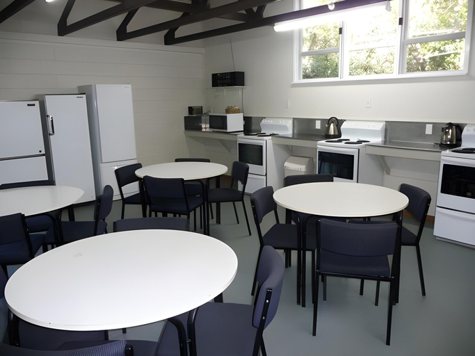 Food & Drinks 2, Sportsmans Lodge, Taupo