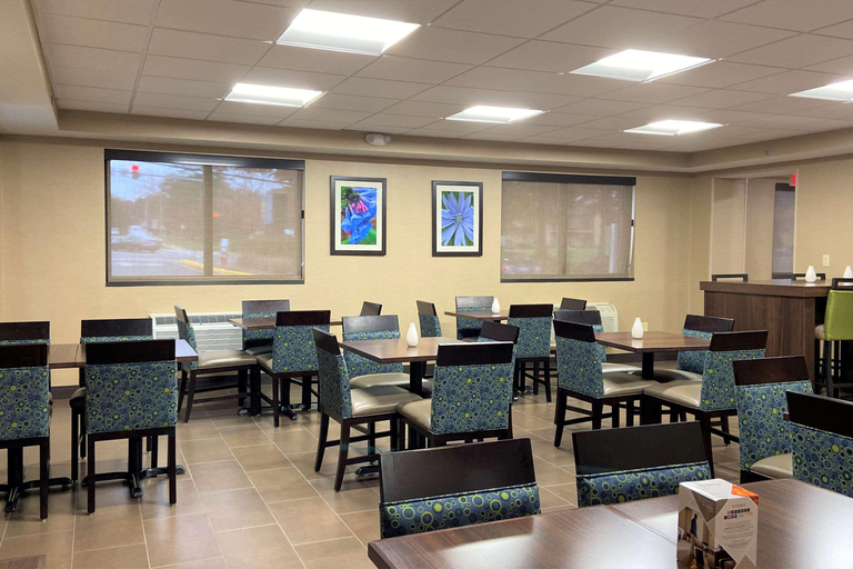 Food & Drinks 5, Comfort Inn Herndon-Reston, Fairfax