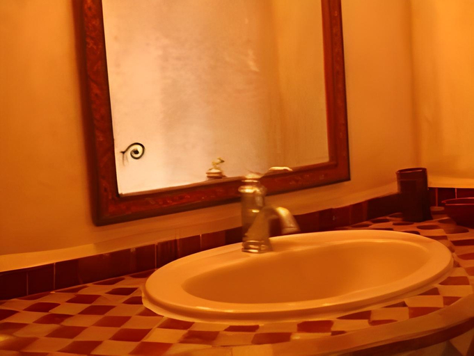 Bathroom 4, Riad Emotion, Essaouira