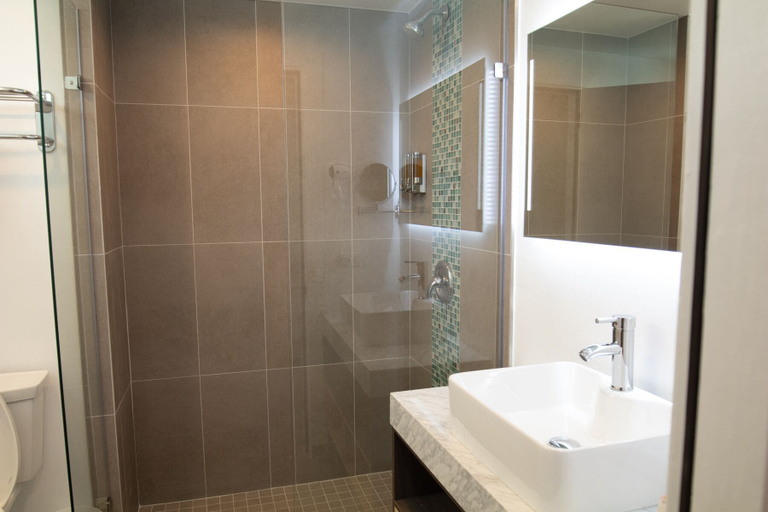 Bathroom 3, Nanny Cay Resort and Marina