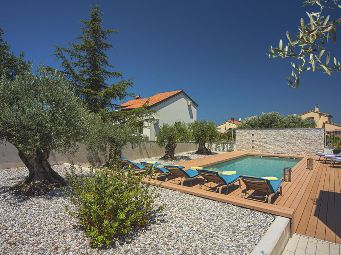Sport & Beauty 2, Villa in Stinjan with Pool and Sea View, Pula