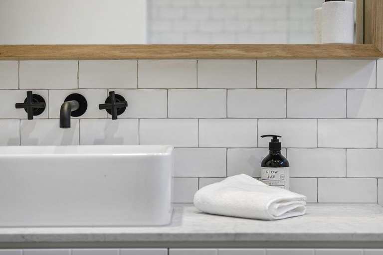 Bathroom, Joy Apartment 1, Surf Coast - West