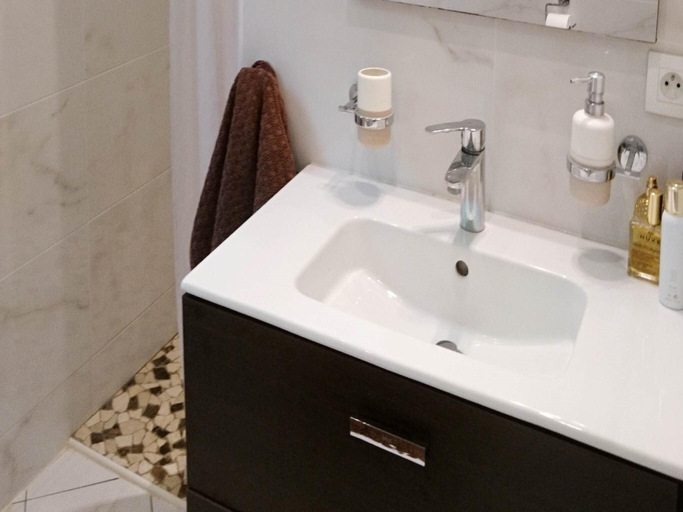 Bathroom 3, Villa in Bruniquel by Aveyron River, Tarn-et-Garonne