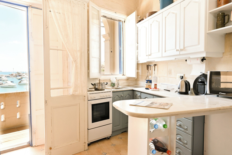 Private kitchen 5, A Cosy Nest Overlooking The Sea