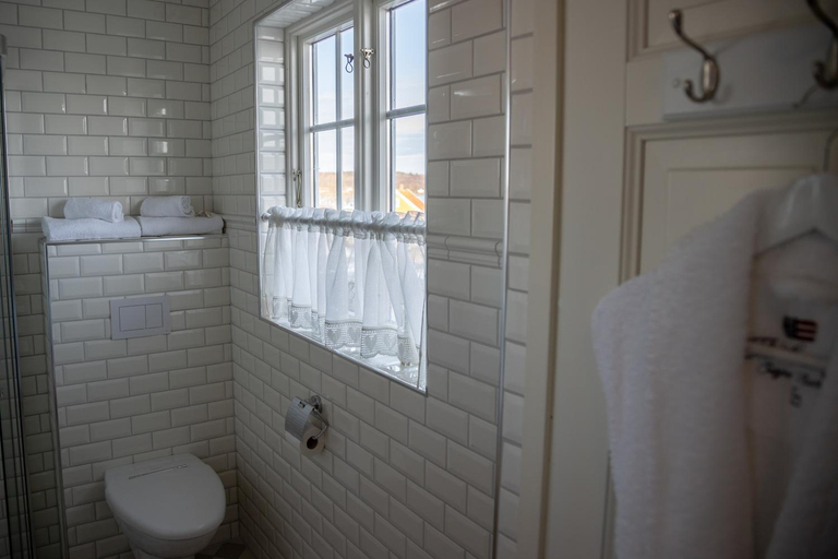 Bathroom 5, Nevlunghavn Gjestgiveri, Larvik