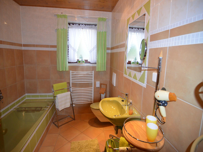 Bathroom, Wohnung mit Terrasse in Zeil am Main, Haßberge