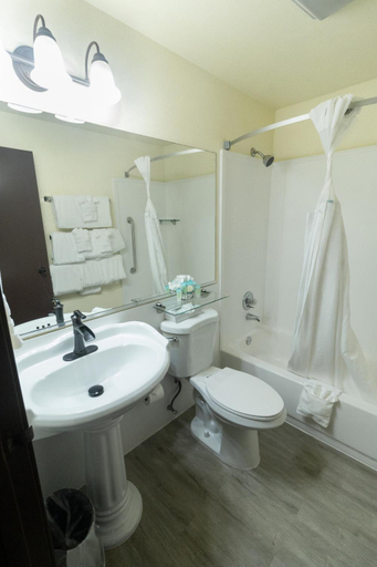 Bathroom, FairBridge Inn and Suites Sandpoint, Bonner