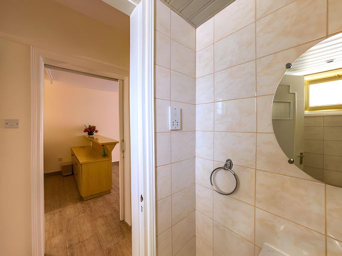 Bathroom 3, Antonis G Hotel Apartments, Larnaca