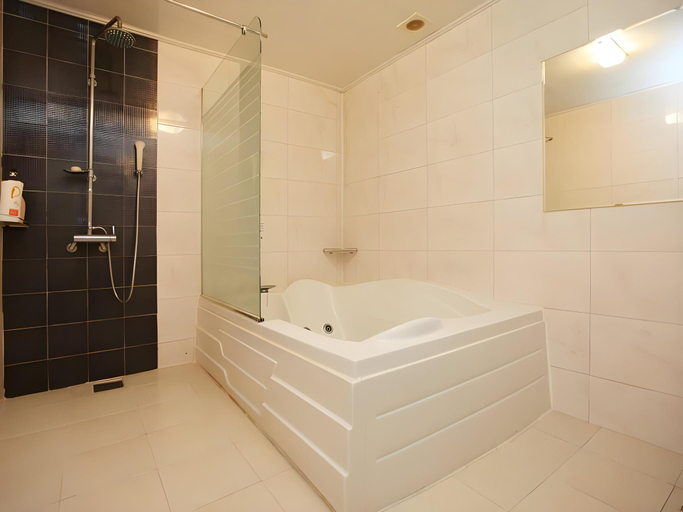 Bathroom 2, Hotel Casa Suwon, Suwon