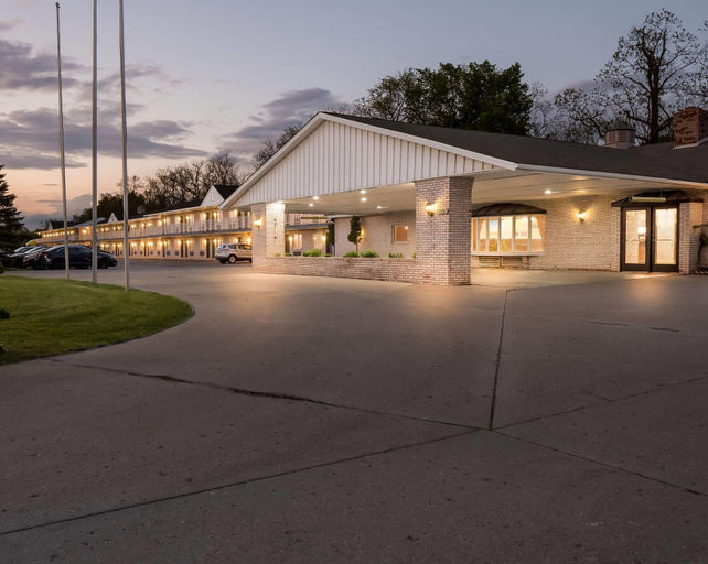 Exterior & Views 2, Days Inn by Wyndham Whitmore Lake/Ann Arbor/Brighton, Livingston