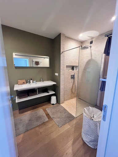 Room 3, La Petite For t Contemporary Apartment in Halle, Vlaams Brabant