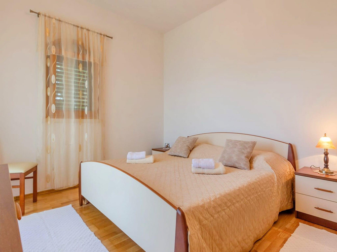 Bedroom 2, Seafront Holiday Home Marija-Three Bedroom Holiday Home with Sea View, Blato