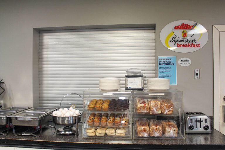 Food & Drinks 5, Super 8 by Wyndham Edmonton South, Division No. 11