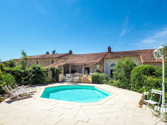 Sport & Beauty 2, Holiday Home Saint-Laurent Pool Garden, Vendée