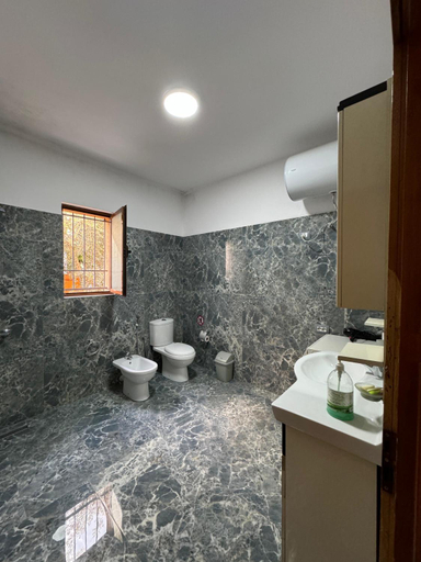 Bathroom 3, Vila Murati, Tiranës