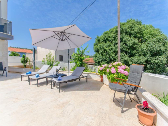 Others 5, Villa LA - Comfort One-Bedroom Apartment with Terrace and Sea View, Marina