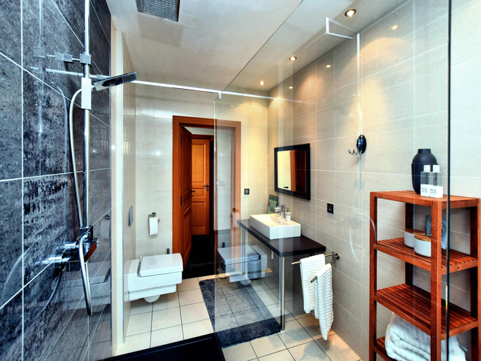 Bathroom 2, Countryside Escape for 9, Namur