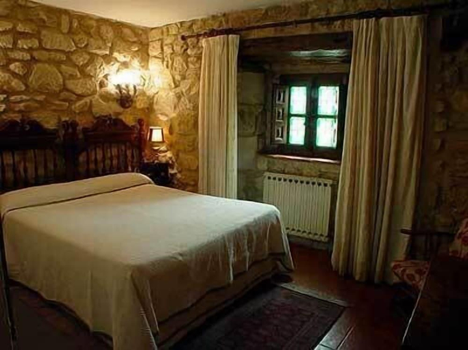 Bedroom 2, Hotel Tres Coronas de Silos, Burgos