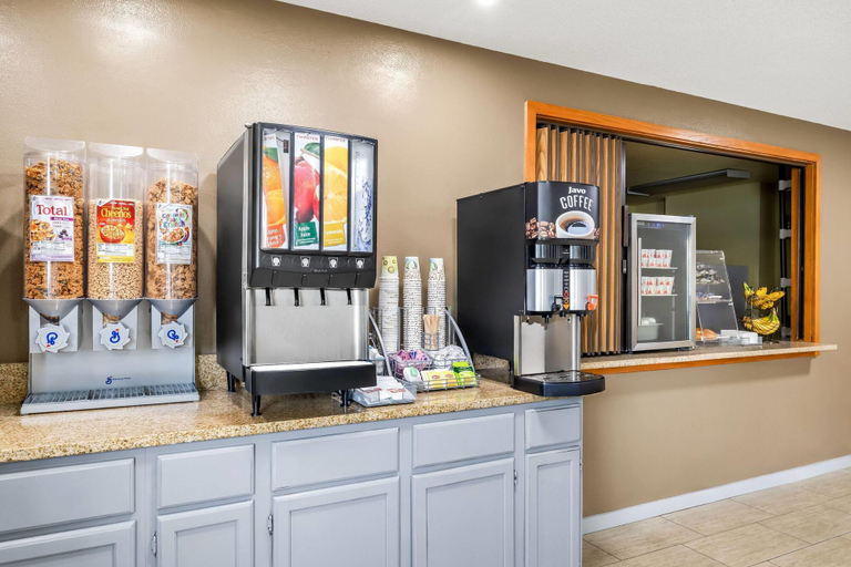 Food & Drinks 5, Super 8 by Wyndham La Crosse, La Crosse