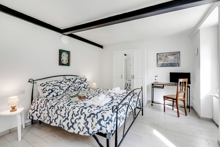 Room 3, Iris Apartment, Varese