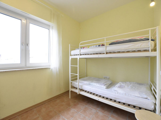 Bedroom 2, Gemutliches Appartement in Zierow mit Außenkamin, Nordwestmecklenburg