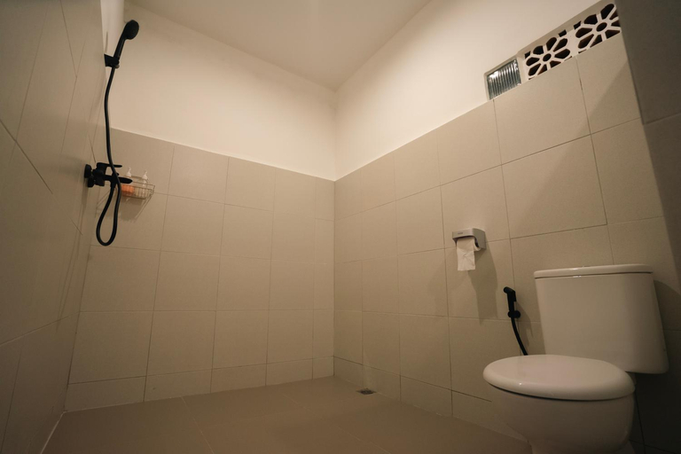 Bathroom 4, Zena Surf Suite, Badung