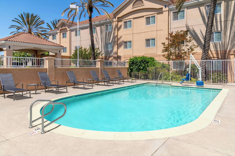 Sport & Beauty 5, Fairfield Inn & Suites by Marriott San Francisco San Carlos, San Mateo