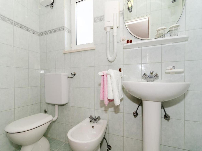 Bathroom 2, Studio apartment Peco with balcony, Dubrovnik