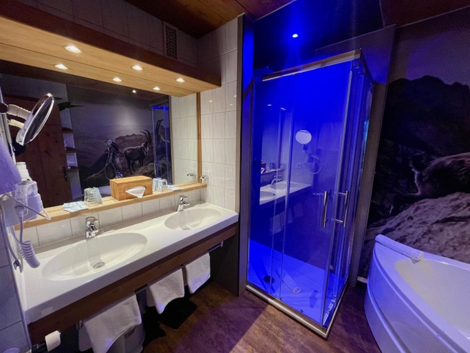 Bathroom 4, Berghoteltirol, Reutte