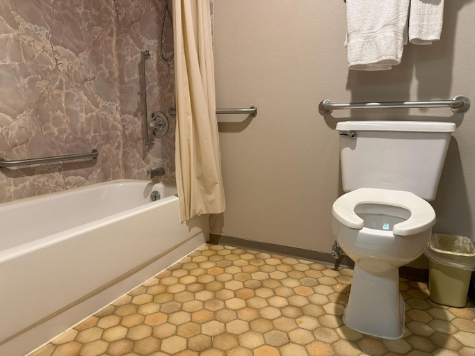 Bathroom 4, Timber Lodge Inn, Kittitas