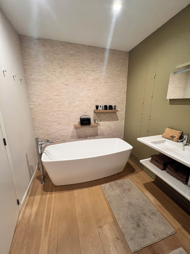 Room 5, La Petite For t Contemporary Apartment in Halle, Vlaams Brabant