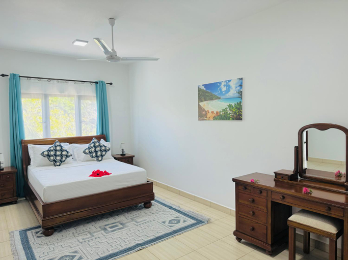 Bedroom 3, Bijoutier Apartments
