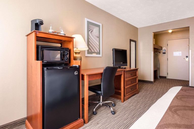 Bedroom 3, Quality Inn New Castle, Lawrence