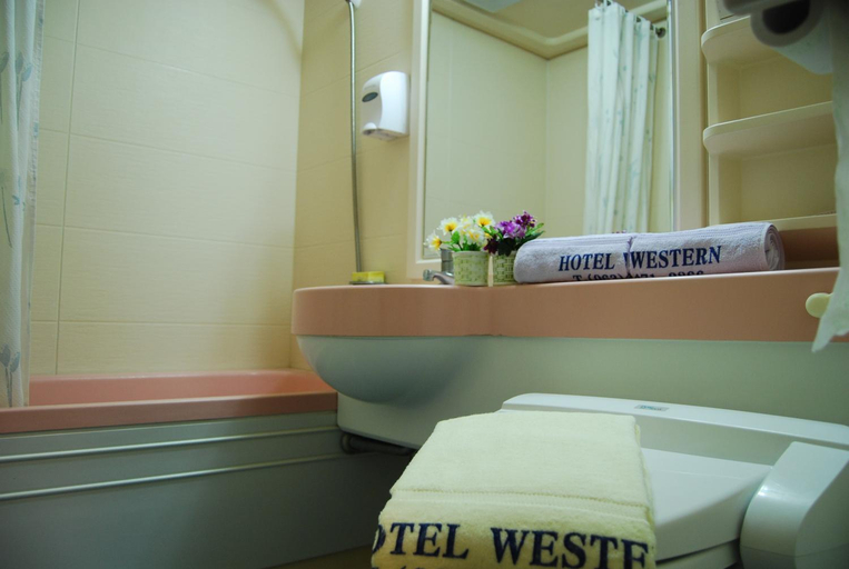 Bathroom, Gunsan Western Hotel, Gunsan