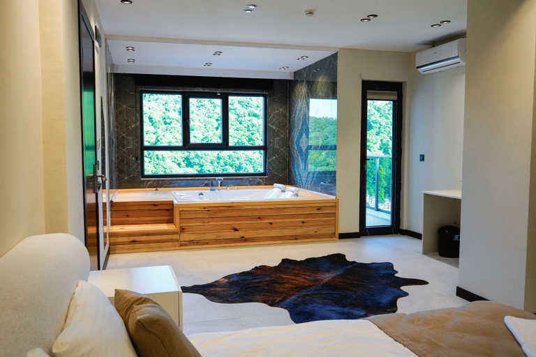 Others 5, Bakku House, Merkez