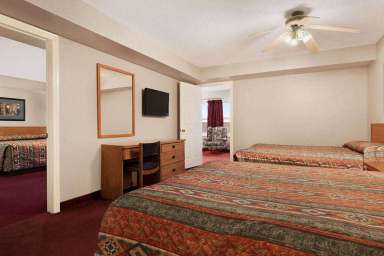 Public Area 2, Travelodge by Wyndham Port Elgin, Bruce