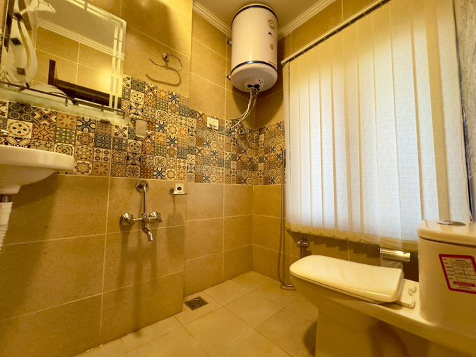 Bathroom 3, Jafson Accommodates, Srinagar