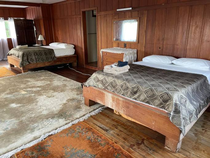 Bedroom 2, Oceania House Hotel, Kaur