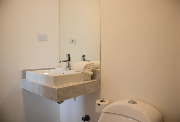 Room 4, w Trendy 2BR Apartment w Pool in Barranco, Lima